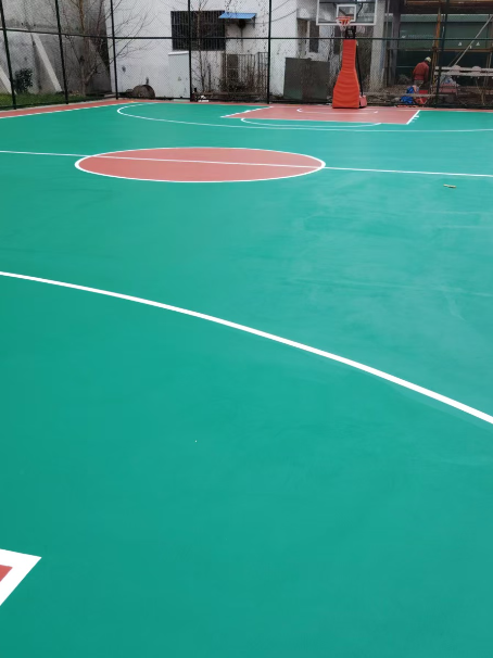 陇南 球场长期使用易出现地面开裂